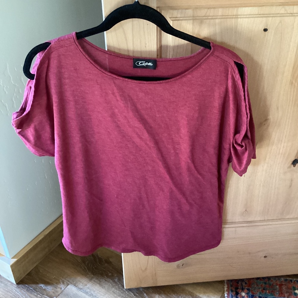 Colette tshirt with subtle shoulder cut out